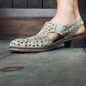 Rieker Vintage Closed Toe Leather Sandal Size 7.5